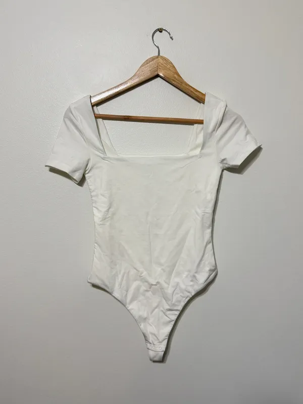 NWT Aritzia Contour Bodysuit Size Small White Square neck NEW - Image 2