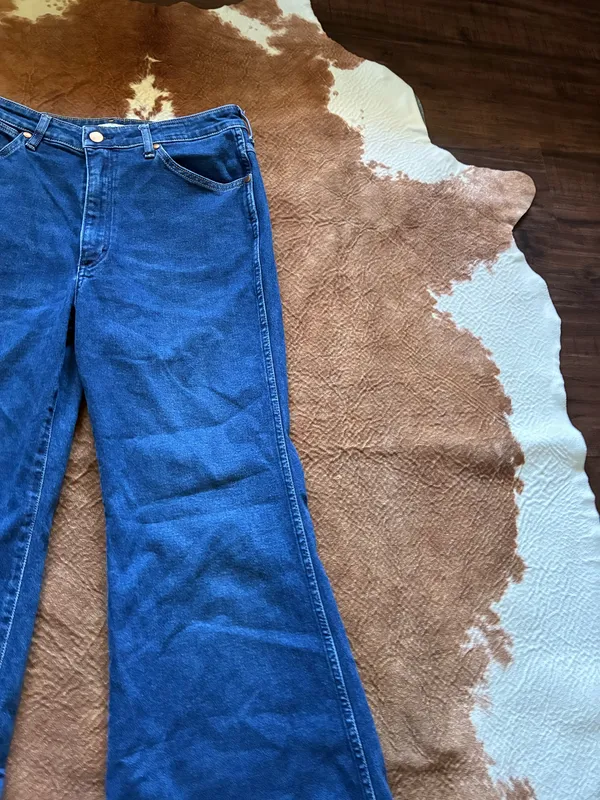 Women's Flare Jeans Bell Bottom Pants Wranglers size 10/30 X 32 Wanderer high rise flares - Image 2