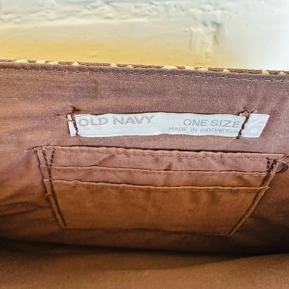 Old Navy NWOT brown/tan/green print clutch 12x7x2‎ - Image 3