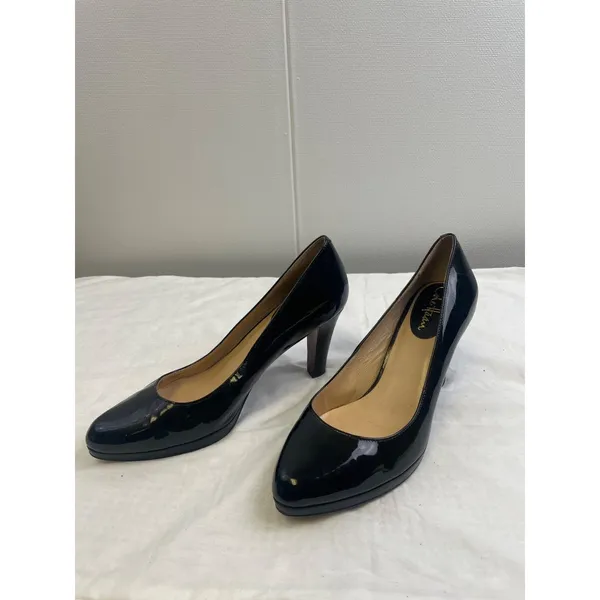 Cole Haan Women's Black Patent Leather Shoes/Heels 3.25" Size 8B SKU 2971 - Image 4