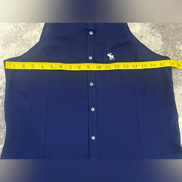 Abercrombie & Fitch navy blue sleeveless button-down top Size S Sheer - Image 5