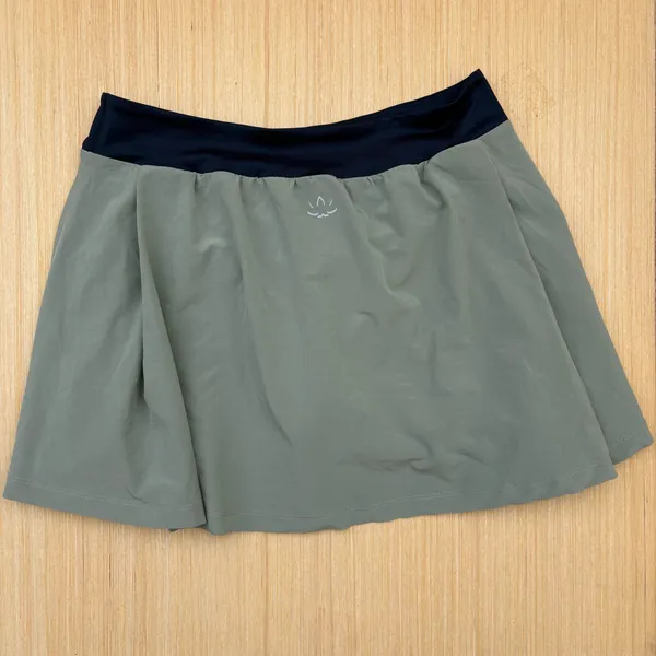 Beyond Yoga two-tone pleated skirt in sage green and navy size S small - Image 2