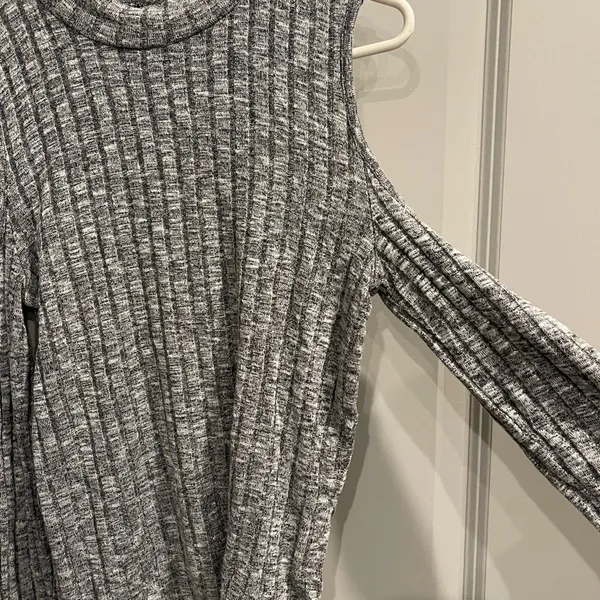 American Eagle Outfitters Gray Off The Shoulder Ribbed Knit Top - Image 2