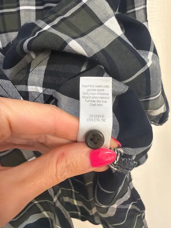 Athleta XL Plaid Button Down Shirt Gray Black 100% Cotton Long Sleeve - Image 5