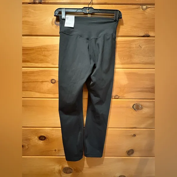 Nike One Dri-FIT Women’s Black Mid Rise Crop Leggings XS Athletic Workout Pants - Image 2