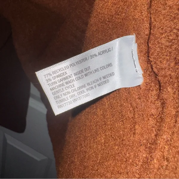 Universal Threads sweater - Image 3