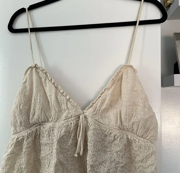 Zara Cream/nude structured Nelly tank top with a v dive neck - Image 4