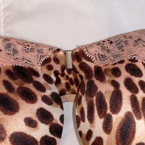 Victoria's Secret << HP!! >> nwot animal print bra - Image 3