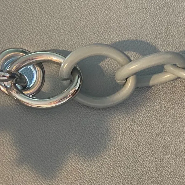 GUESS. Lt blue color! PURSE Vogue lanky chain handle! Near new. - Image 5