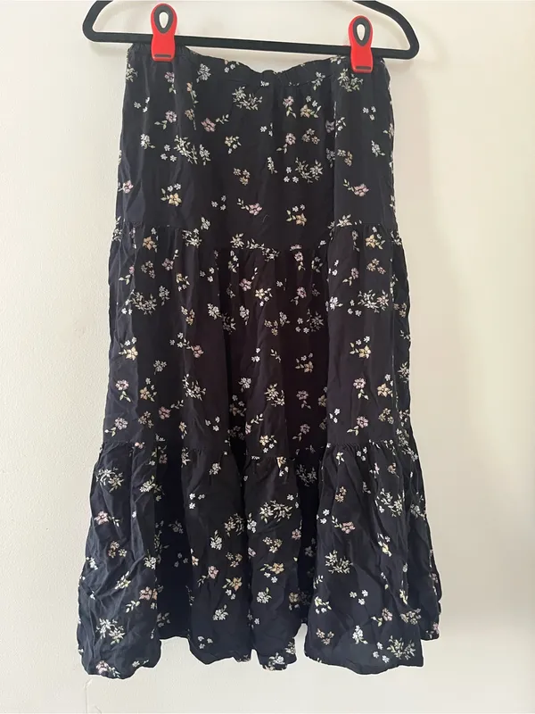 SO Black Floral Tiered Midi Skirt Large Cottagecore Prairie Romantic Modest - Image 5