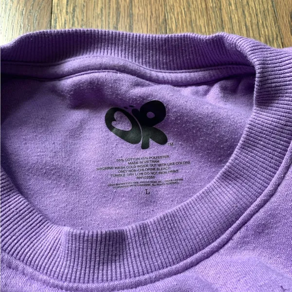 Vampire Olivia rodrigo sweatshirt purple large - Image 4
