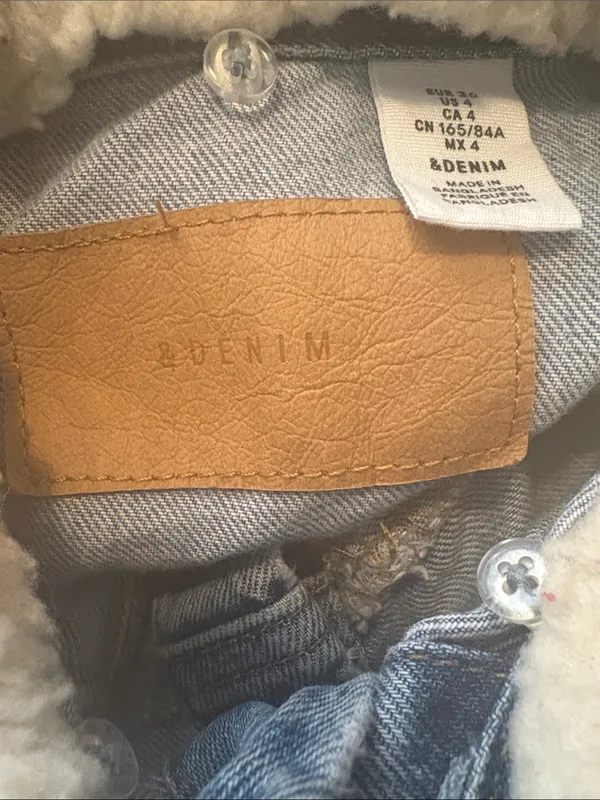 &Denim Size 4 Sherpa Lined Denim Jacket Light Blue - Image 3