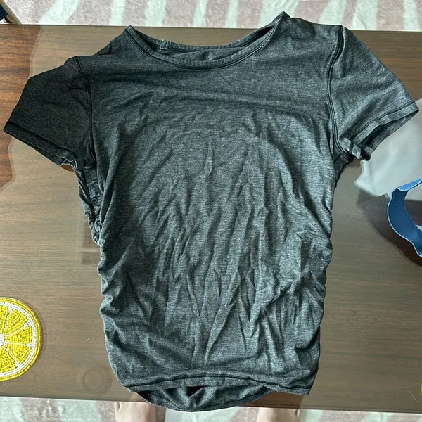Lululemon LUKU GREY/BLACK ROUCHED SHORT SLEEVE TOP SIZE 2 - Image 2