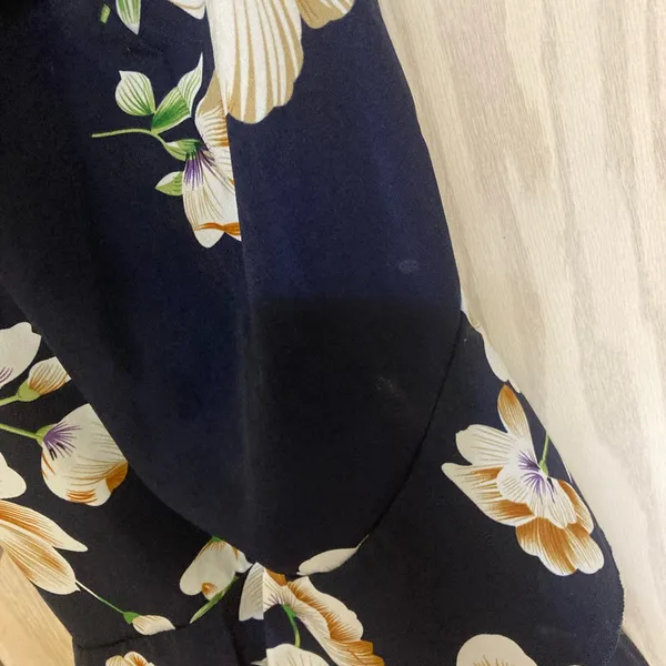 Shein floral navy dress in size small - Image 4