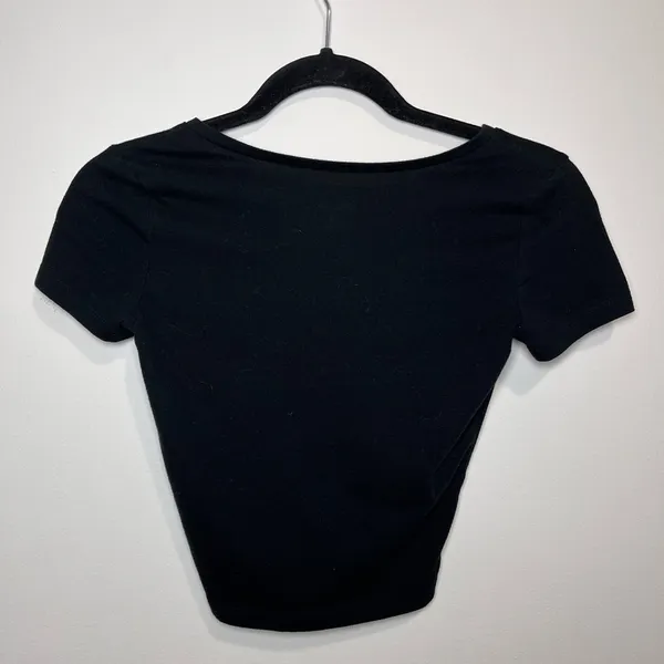 Wild Fable Little Black Shirt Women’s V-Neck Short Sleeve Crop Top T-Shirt Sz XS EUC - Image 3