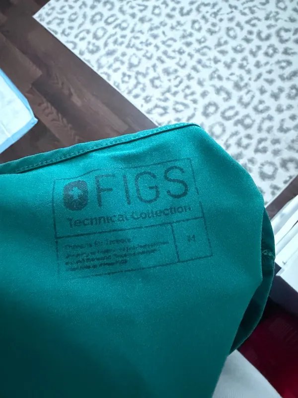 FIGS Scrub Top Two-Pocket Hunter Green - Image 4