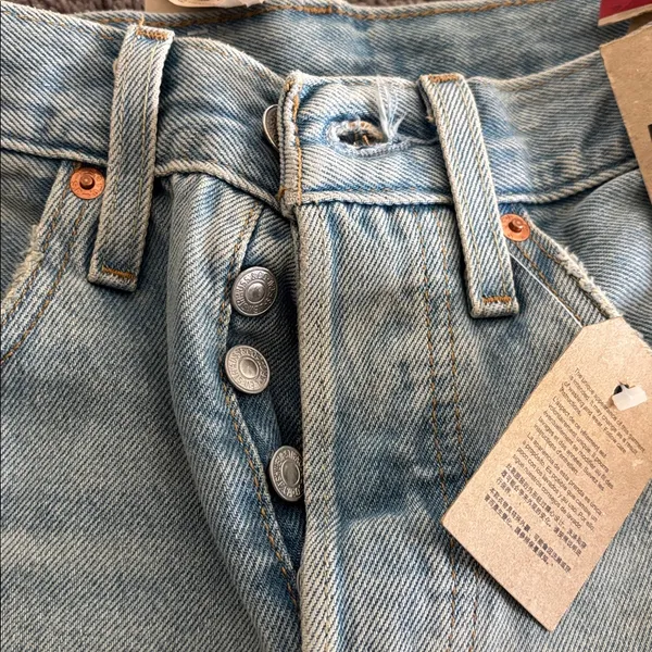 Levi's Mid Thigh Denim Shorts - Image 3