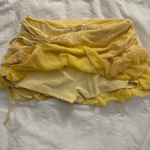 Ruffle mini skirt yellow - Image 4