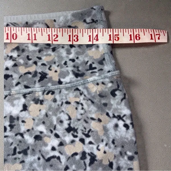 Lululemon Wunder Under Capri Leggings | Size 8 | Gray Camo - Image 3