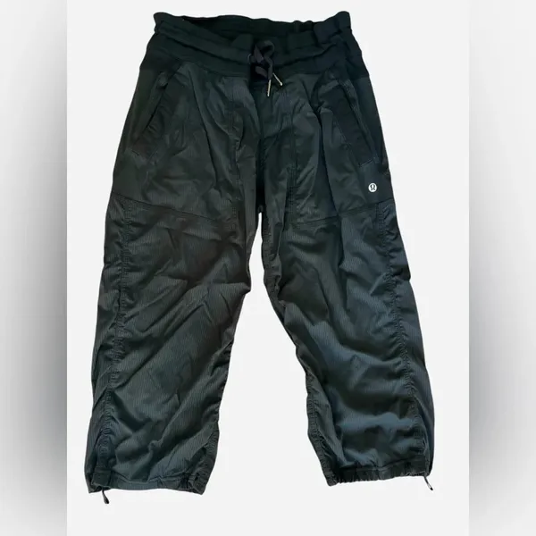 LuLuLemon Ladies Cropped Elastic Waist Pants black Size 4 - Image 3