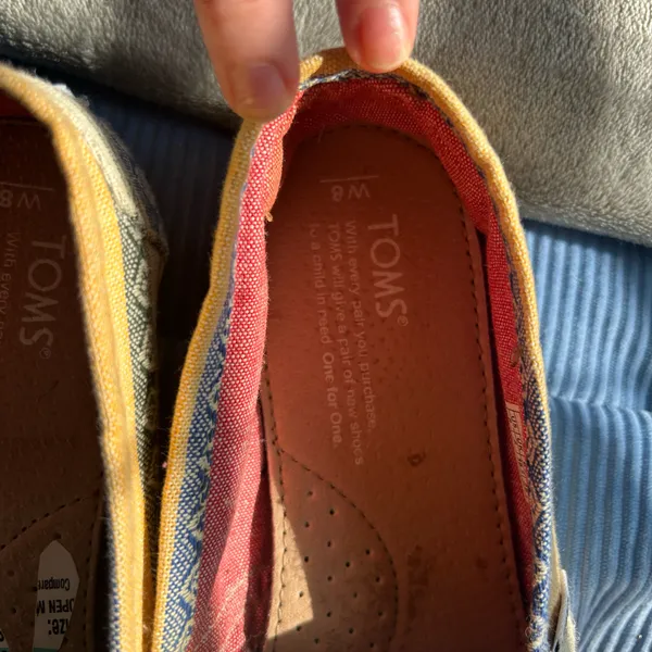 Sold out Toms size 8 - Image 2