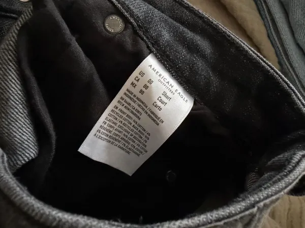American Eagle Mom Jeans Black - Image 3