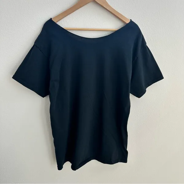 Bad Bunny off-the-shoulder t-shirt - Image 4