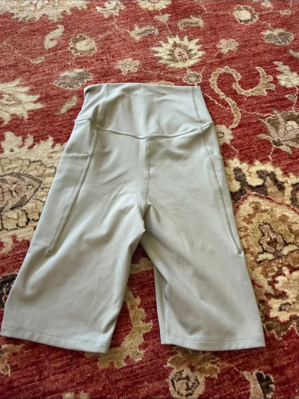 The North Face Women's High-Waist Bike Shorts in Taupe - Image 7