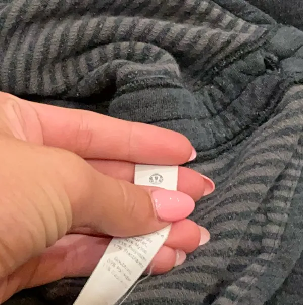 Lululemon sweatshirt - Image 4