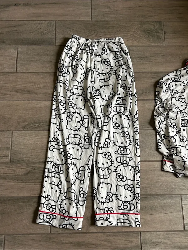 Hello Kitty White Pajama Set with Black Print and Pink Piping - Image 8