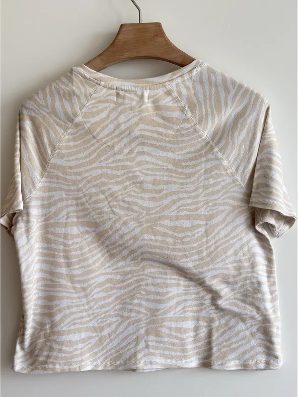 KIKIT Zebra Print Short Sleeve Top Beige White Stretch Size Medium - Image 5