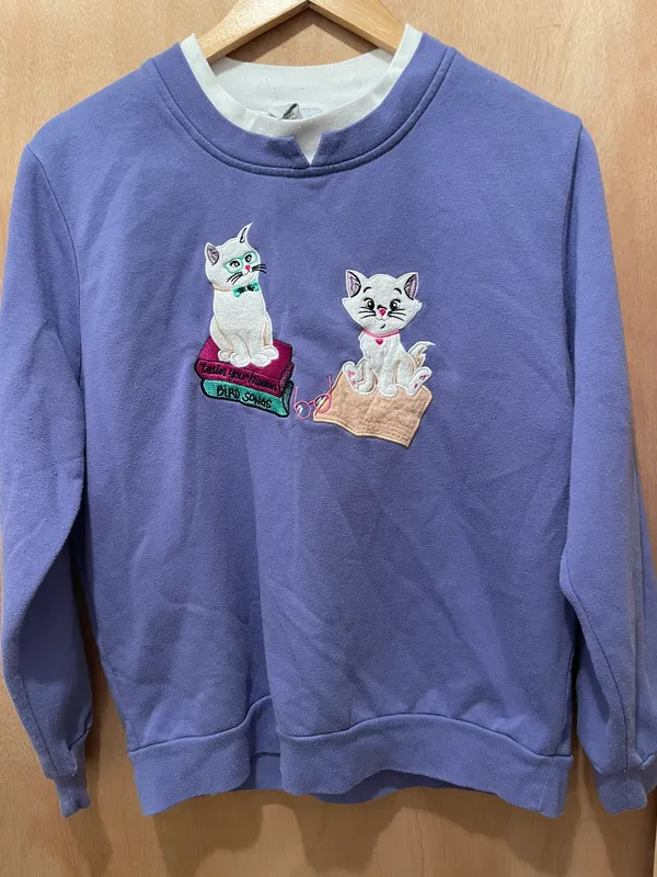 Bon Worth Women's size medium Purple Cat Book Theme Sweat Shirt - Image 2