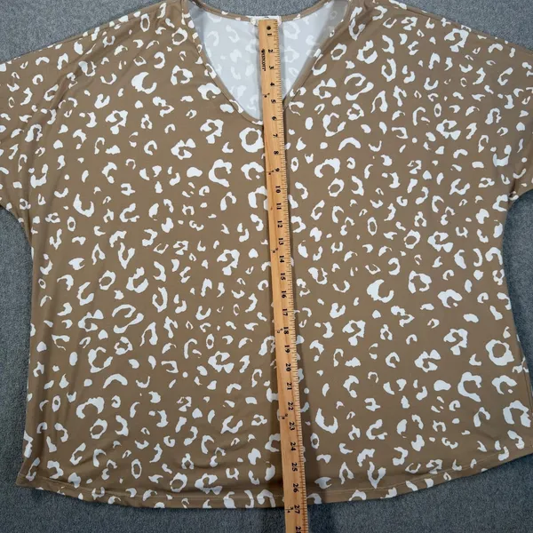 Entro Animal Print Boxy Tee Shirt Women's XL Brown Short Sleeve V-Neck - Image 3