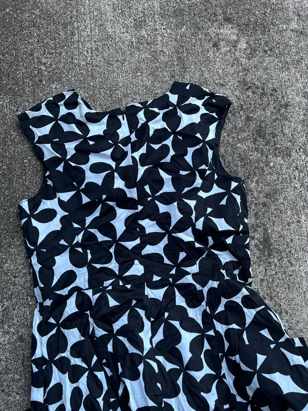 E: INC International Concepts Black White Abstract Floral A Line Dress Size 14 - Image 5
