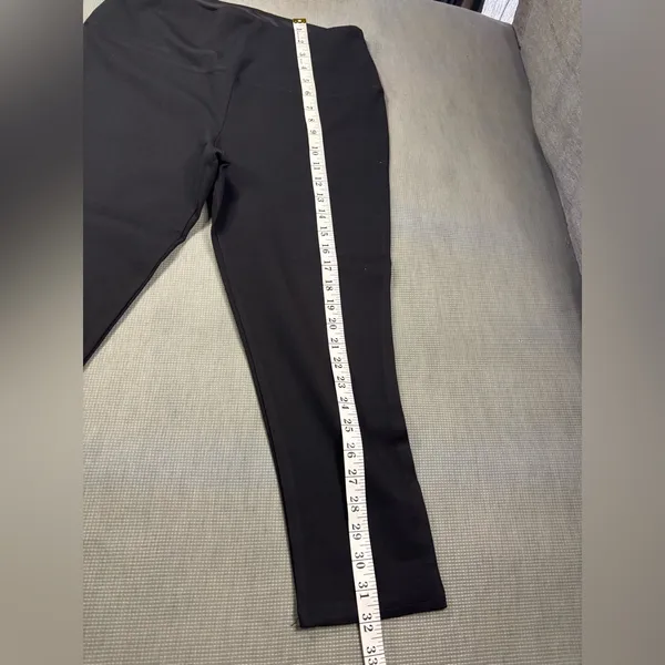 Jones New York (JNY) Black Crop Leggings / Pants - Size Large - Image 4