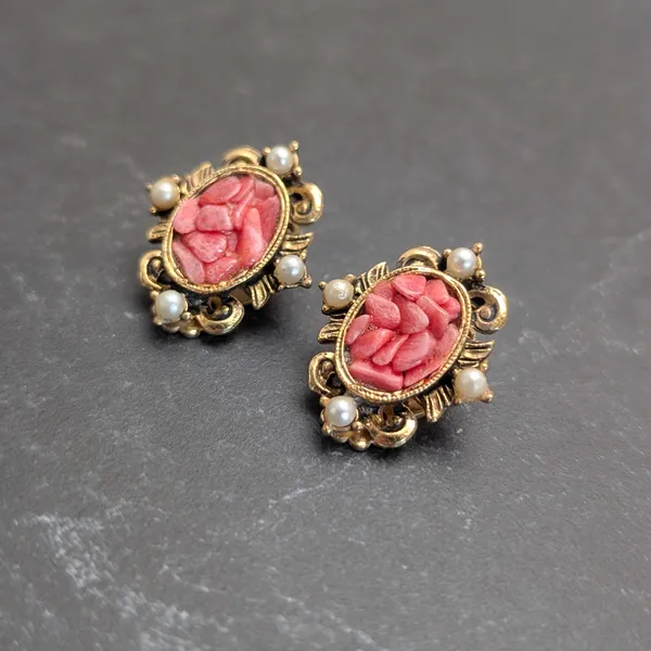 Vintage Clip On Earrings Stunning Regal Coral Tone, Gold Tone, Faux Pearl Oval - Image 4