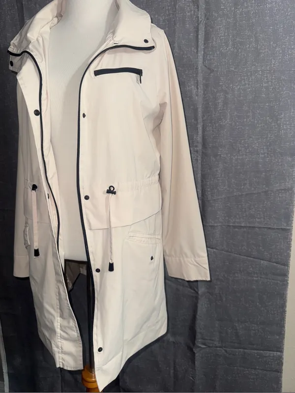 Two by Vince Camuto Cream Trench Coat with Black Trim - Image 2