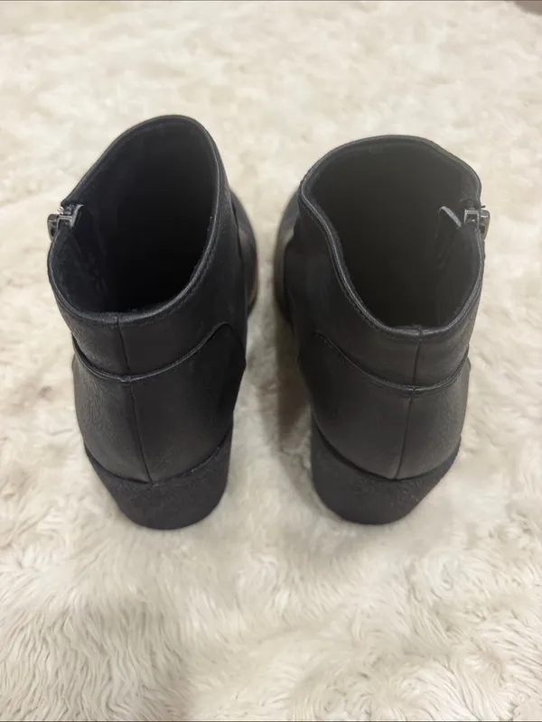 Dr. Scholl's Bianca Wedge Bootie in black woman’s size 7 - Image 4