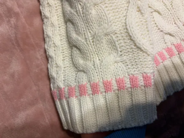 Edikted XL knitted white sweater with pink design! - Image 3