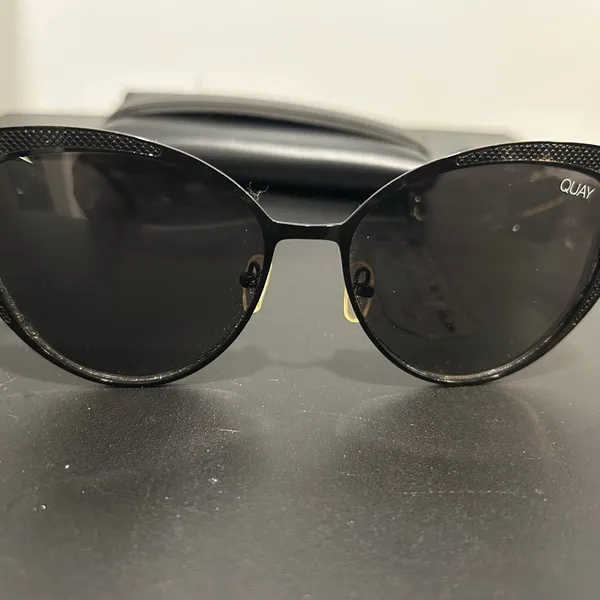 Quay Australia Black Modern Oval Sunglasses - Image 2