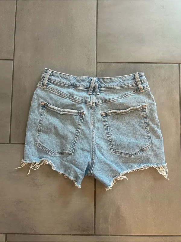 Good American Bombshell Cutoff Denim Shorts — Indigo - Image 3