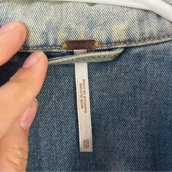 Free People Light Wash Denim Jacket Jean Casual Spring Summer Boho Bohemian XS - Image 3
