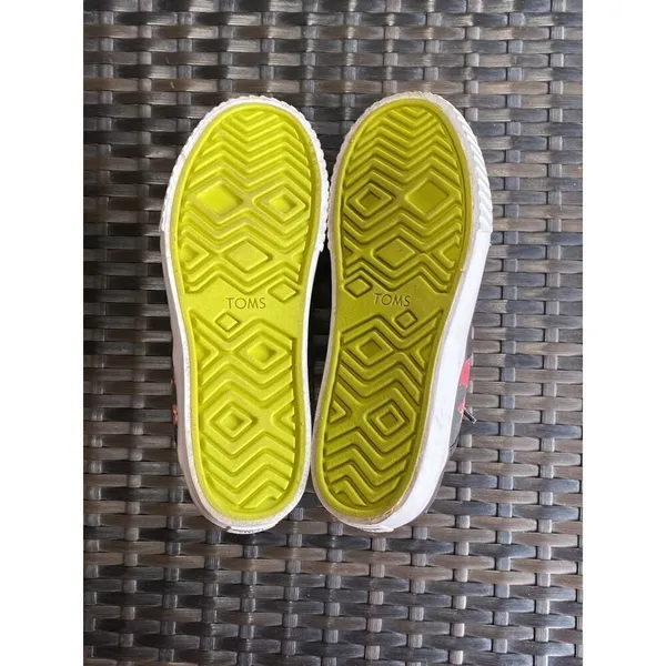 Toms shoes women’s size 7 - Image 2