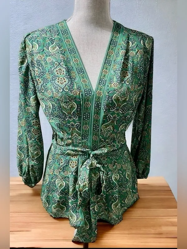 Max Studio Green Paisley Tie Front Peplum Blouse Size Small | Smocked Back V-Nec - Image 2