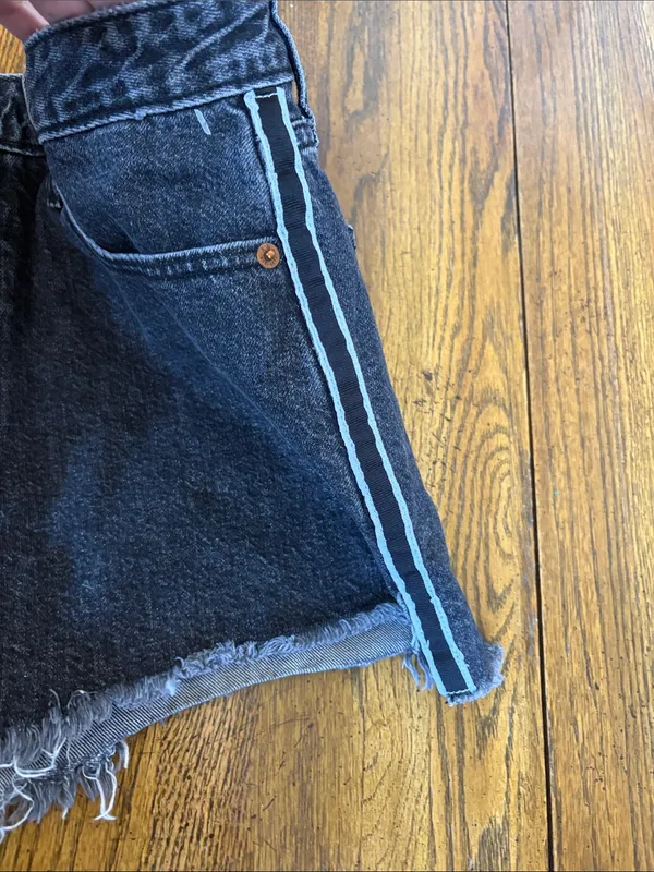 Abercrombie and Fitch High-Rise Black Denim Frayed Hem Women's Shorts - Image 4