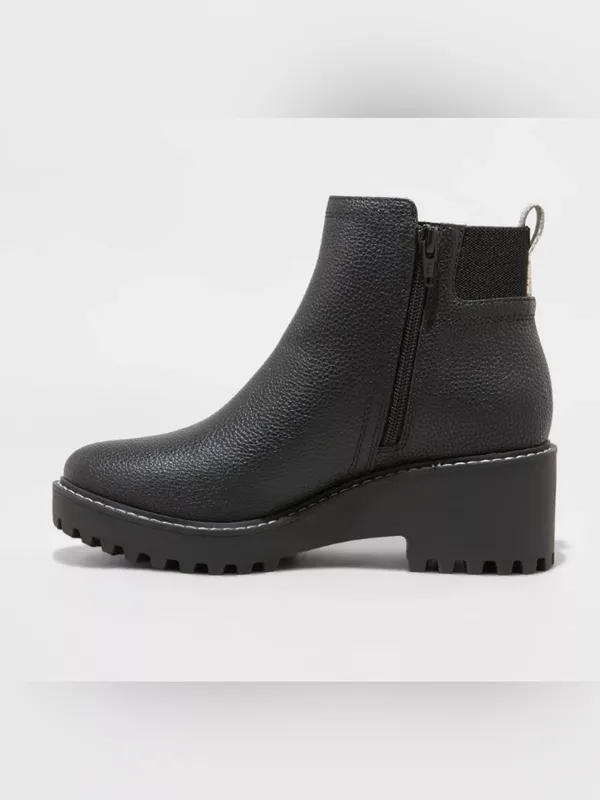 Universal Thread NWT Taci Chelsea Ankle Boots Jet Black Lug Sole Booties 9.5 - Image 2