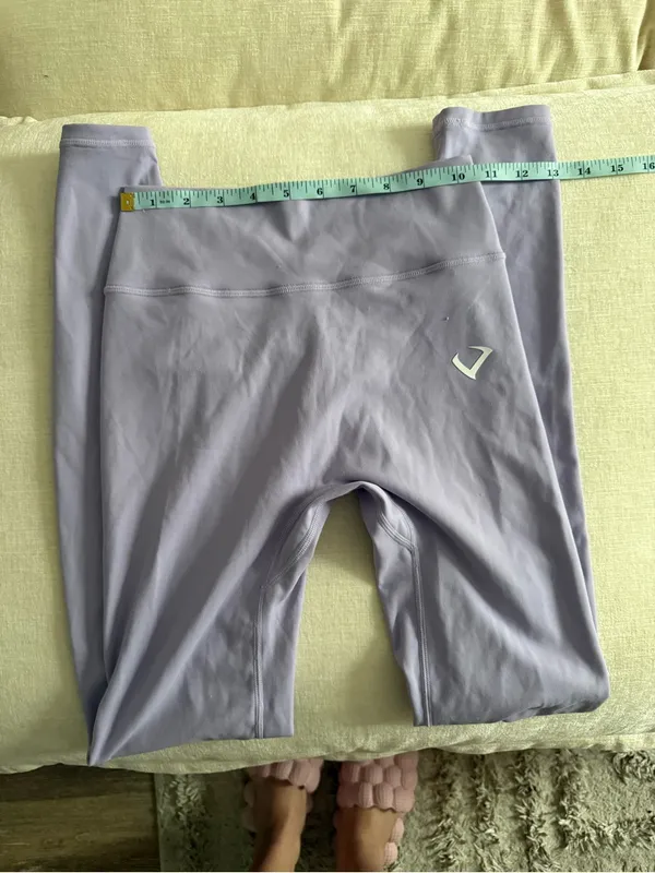 Violate The Dress Code High-Waist V-Back Leggings in Soft Lavender - Image 9