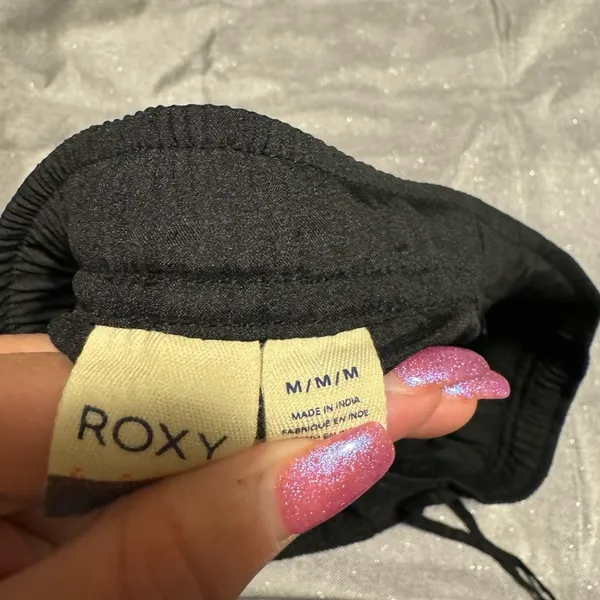Roxy Black Athletic Shorts with Elastic Waistband - Image 3