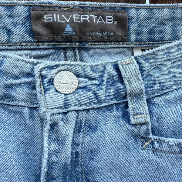 Vintage Levi’s Silver Tab Light Wash Denim Flare Jeans Juniors Women’s Size 24 - Image 3