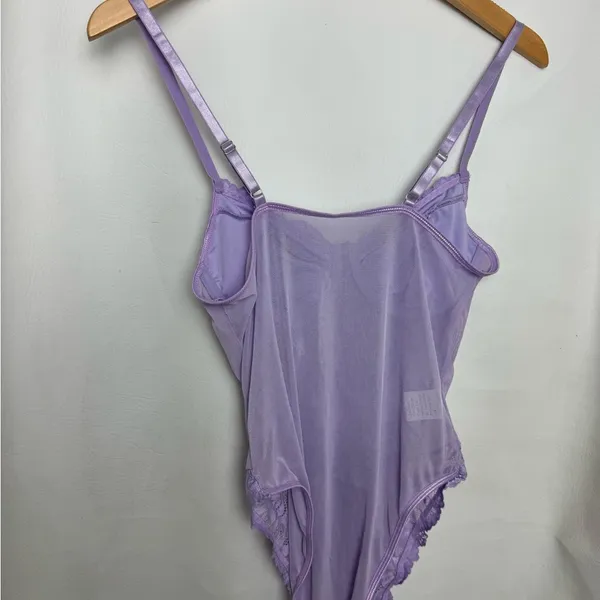 Lavender Lace Bodysuit sheer back underwire bra adjustable straps Small NWOT - Image 4
